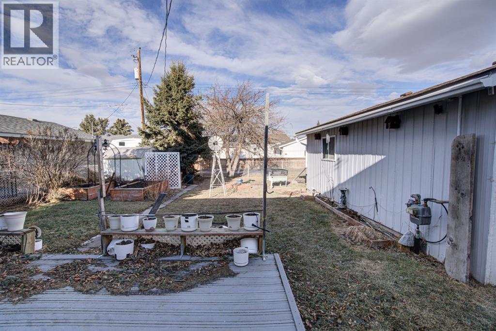 524 51 Avenue W, Claresholm, AB - Outdoor