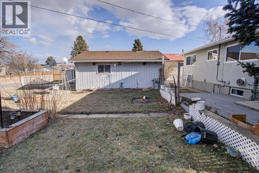524 51 Avenue W, Claresholm, AB - Outdoor