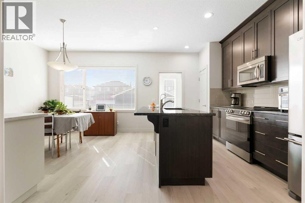 167 Fireside Drive, Cochrane, AB - Indoor Photo Showing Kitchen