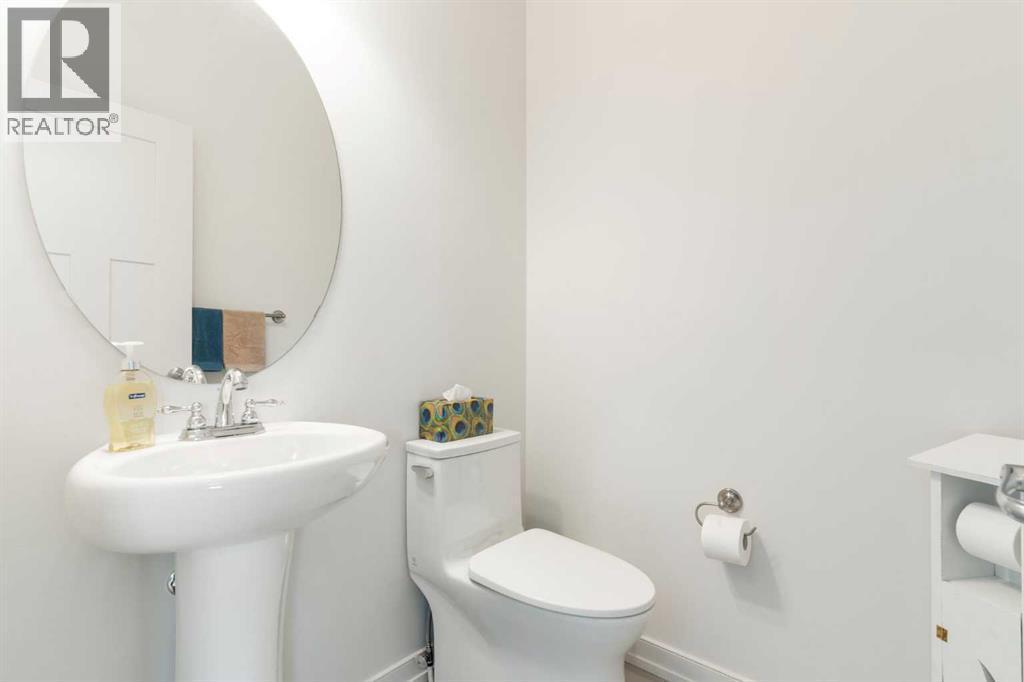 167 Fireside Drive, Cochrane, AB - Indoor Photo Showing Bathroom