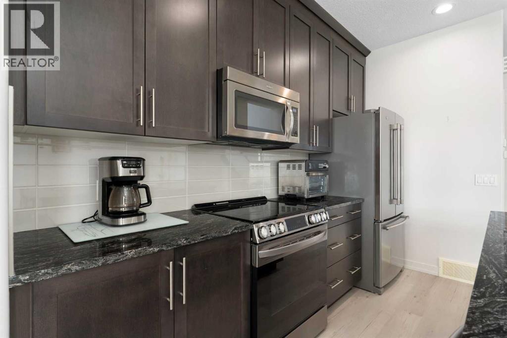 167 Fireside Drive, Cochrane, AB - Indoor Photo Showing Kitchen With Stainless Steel Kitchen With Upgraded Kitchen