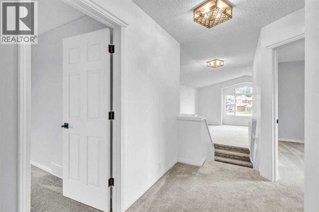 331 Springbank Place Sw, Calgary, AB - Indoor Photo Showing Other Room