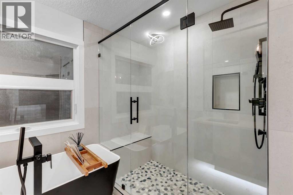 9419 Academy Drive Se, Calgary, AB - Indoor Photo Showing Bathroom