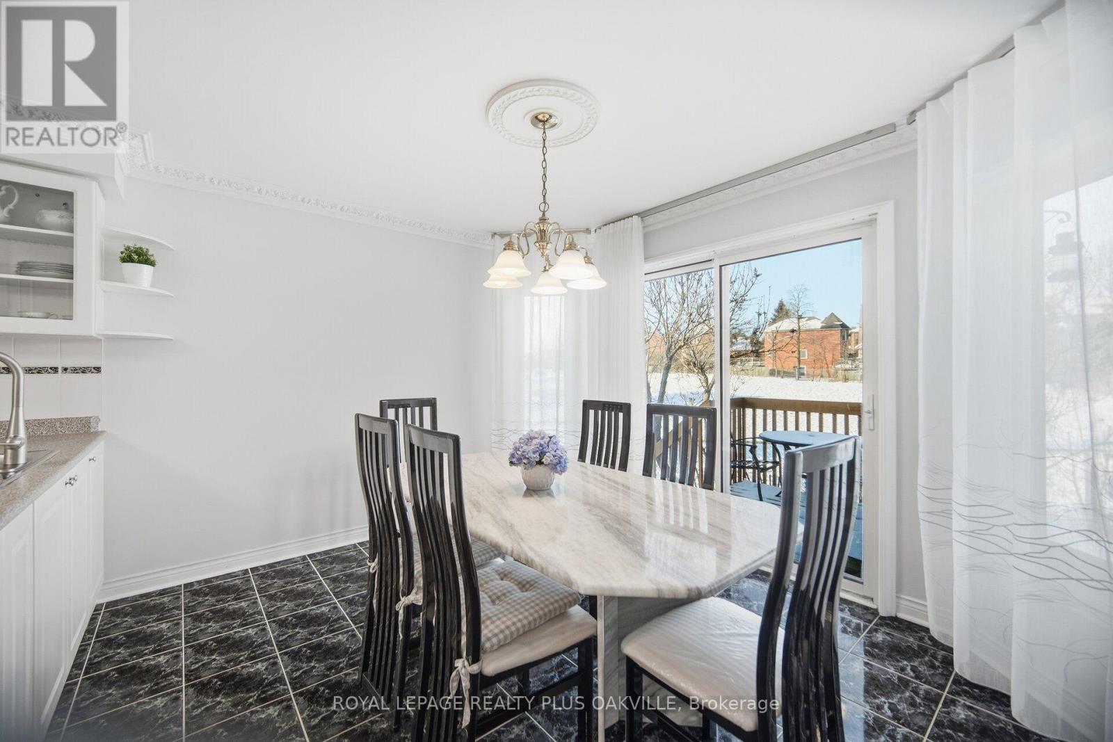 3395 Trelawny Circle, Mississauga, ON - Indoor Photo Showing Dining Room