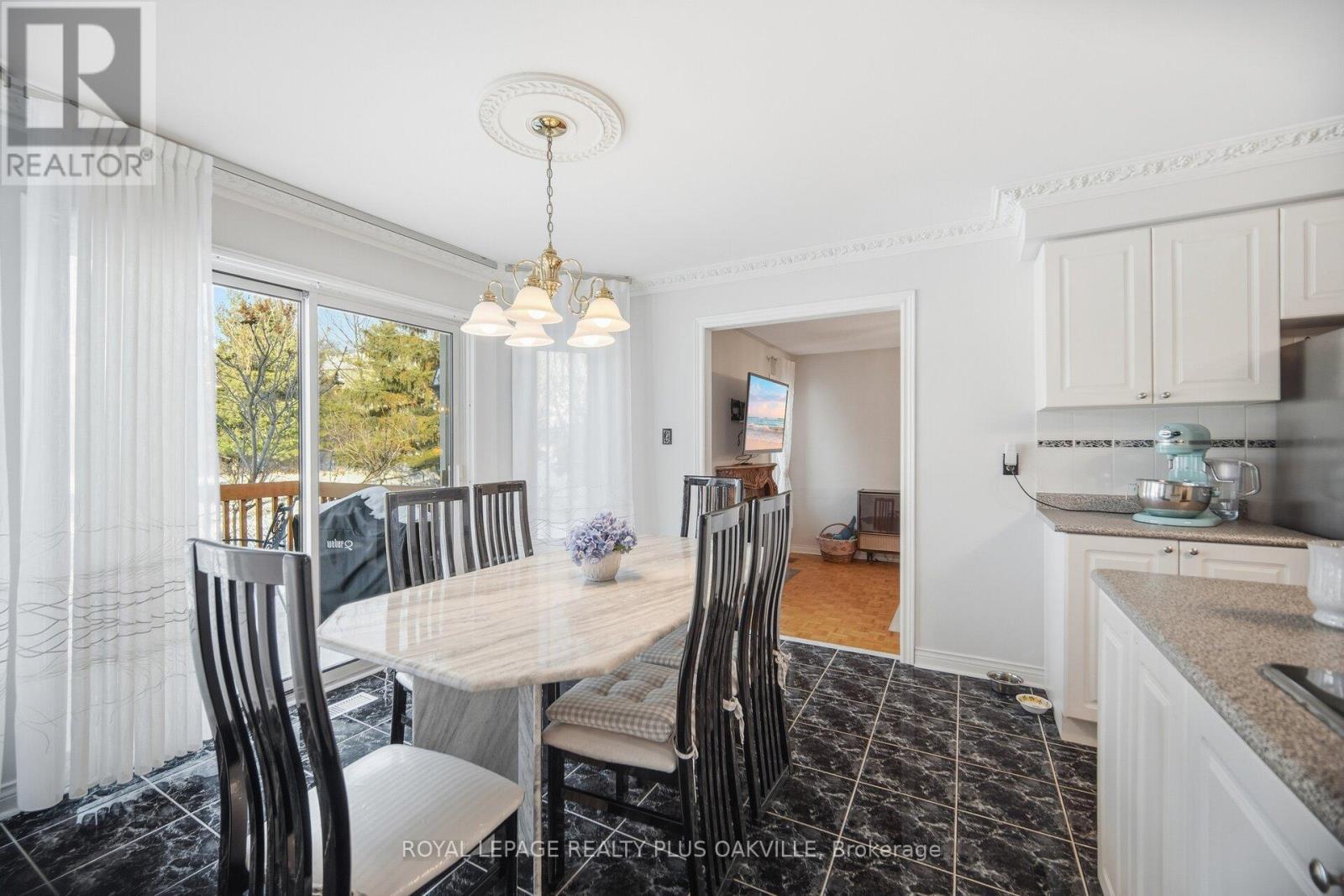 3395 Trelawny Circle, Mississauga, ON - Indoor Photo Showing Dining Room