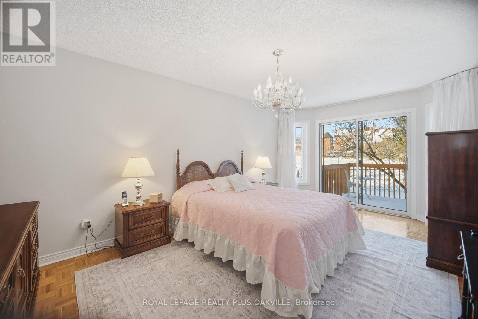 3395 Trelawny Circle, Mississauga, ON - Indoor Photo Showing Bedroom