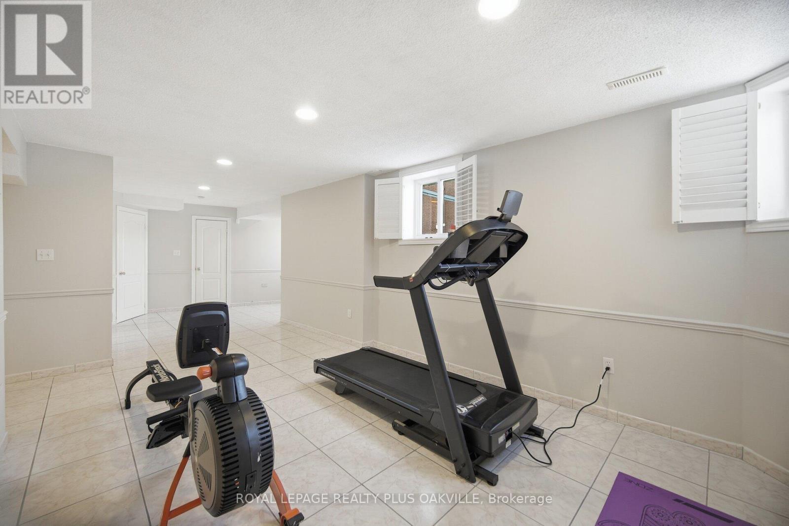 3395 Trelawny Circle, Mississauga, ON - Indoor Photo Showing Gym Room
