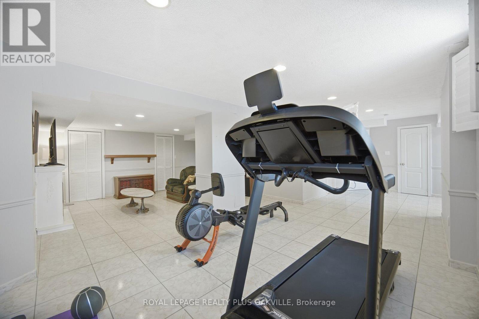 3395 Trelawny Circle, Mississauga, ON - Indoor Photo Showing Gym Room