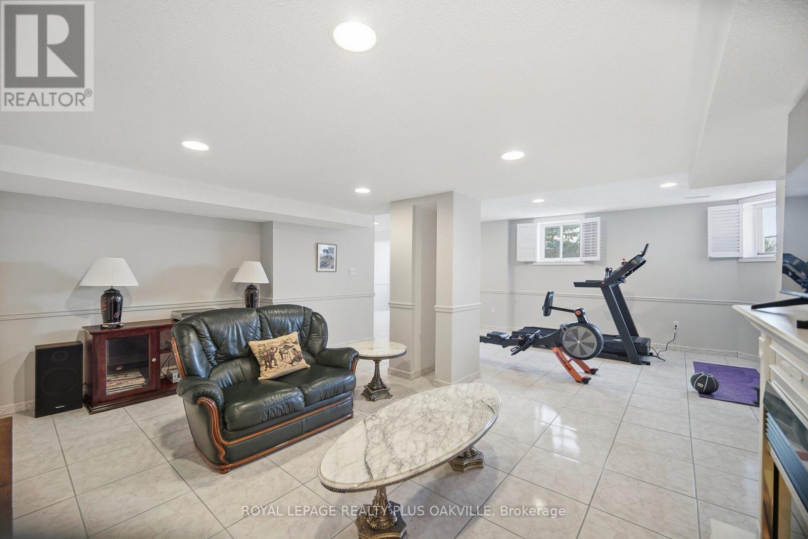 3395 Trelawny Circle, Mississauga, ON - Indoor