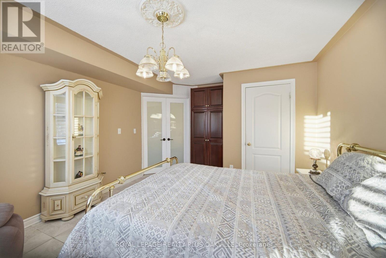 3395 Trelawny Circle, Mississauga, ON - Indoor Photo Showing Bedroom