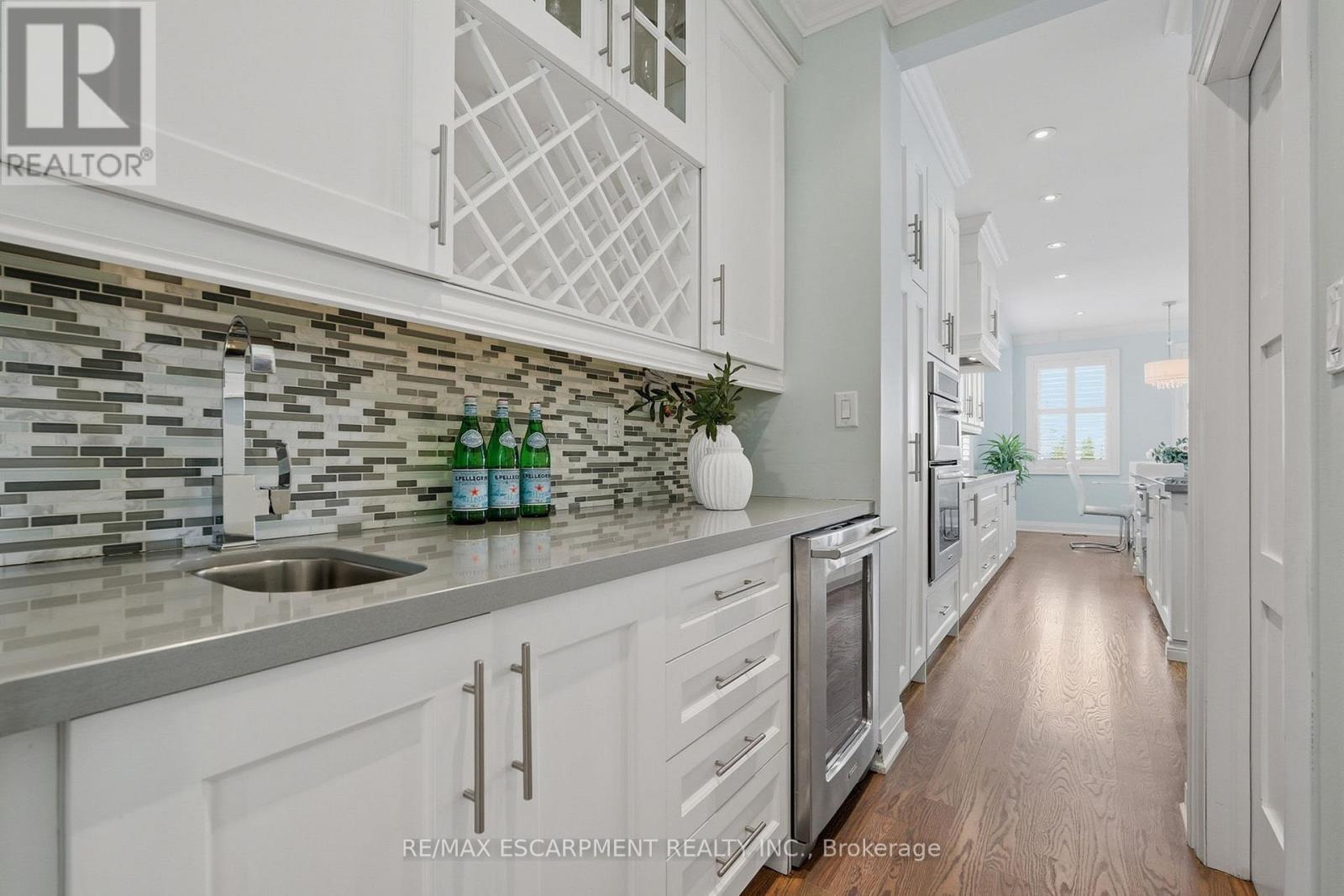 1159 Alexandra Avenue, Mississauga, ON - Indoor Photo Showing Kitchen With Upgraded Kitchen