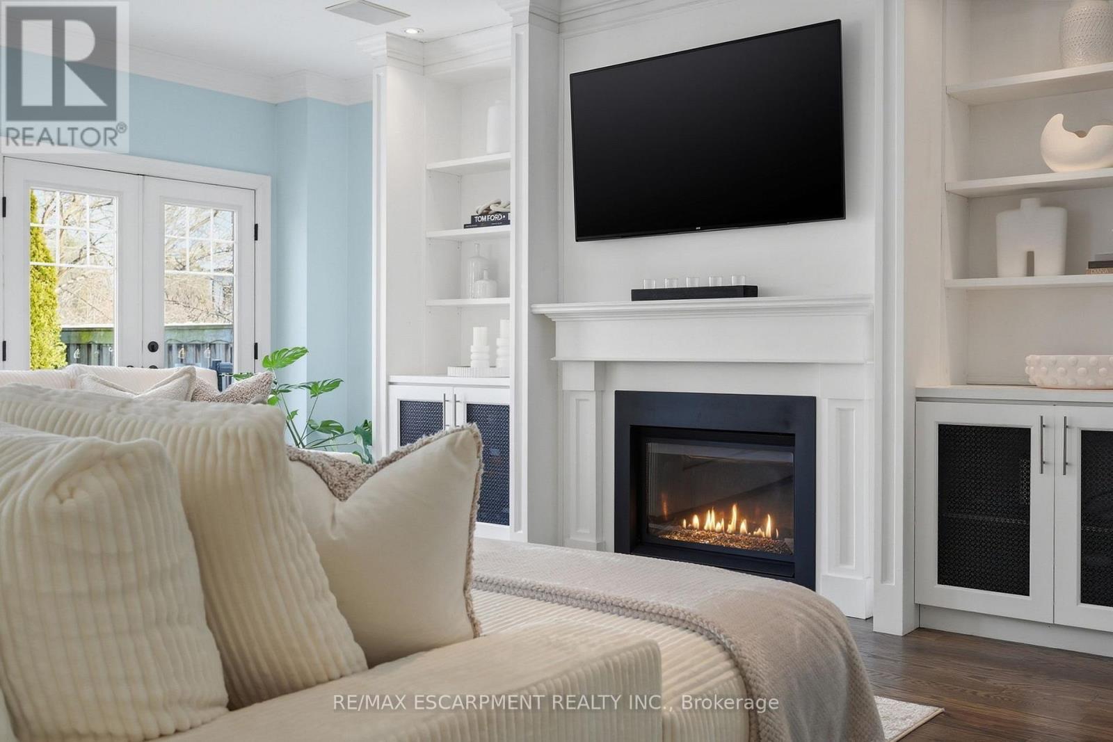 1159 Alexandra Avenue, Mississauga, ON - Indoor With Fireplace