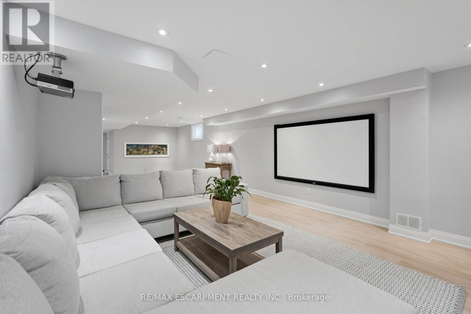 1159 Alexandra Avenue, Mississauga, ON - Indoor Photo Showing Living Room