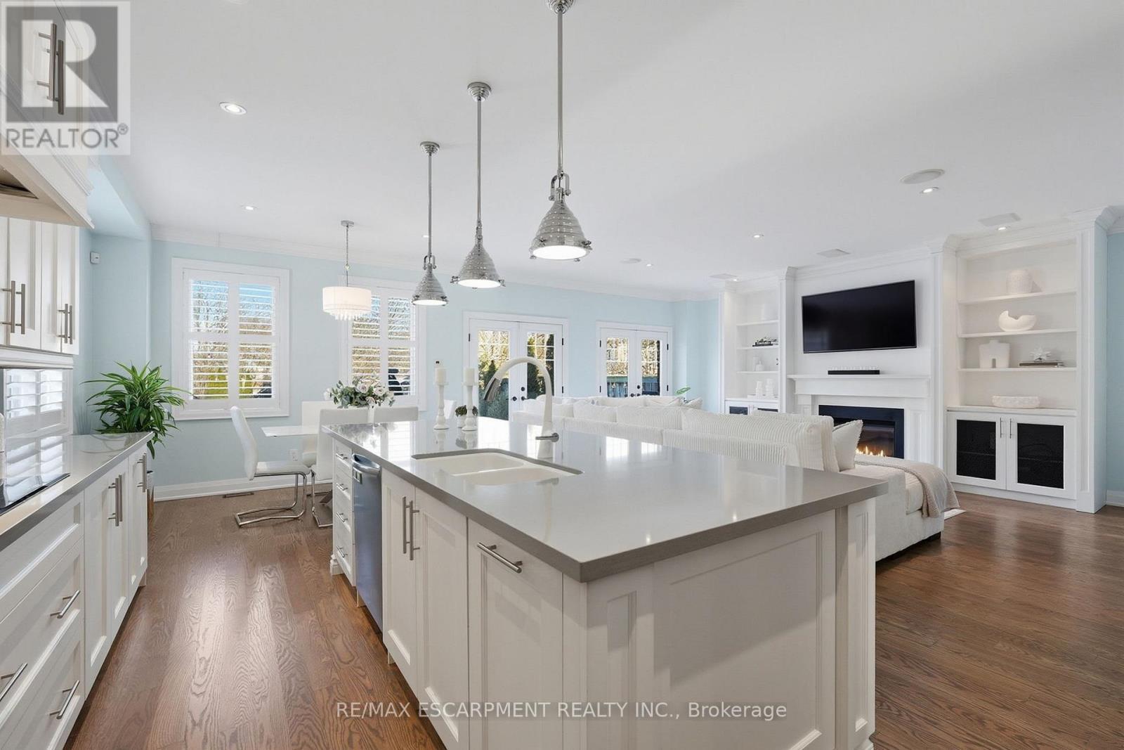 1159 Alexandra Avenue, Mississauga, ON - Indoor Photo Showing Kitchen With Upgraded Kitchen