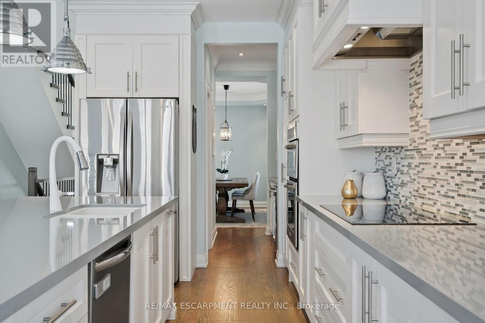 1159 Alexandra Avenue, Mississauga, ON - Indoor Photo Showing Kitchen With Upgraded Kitchen