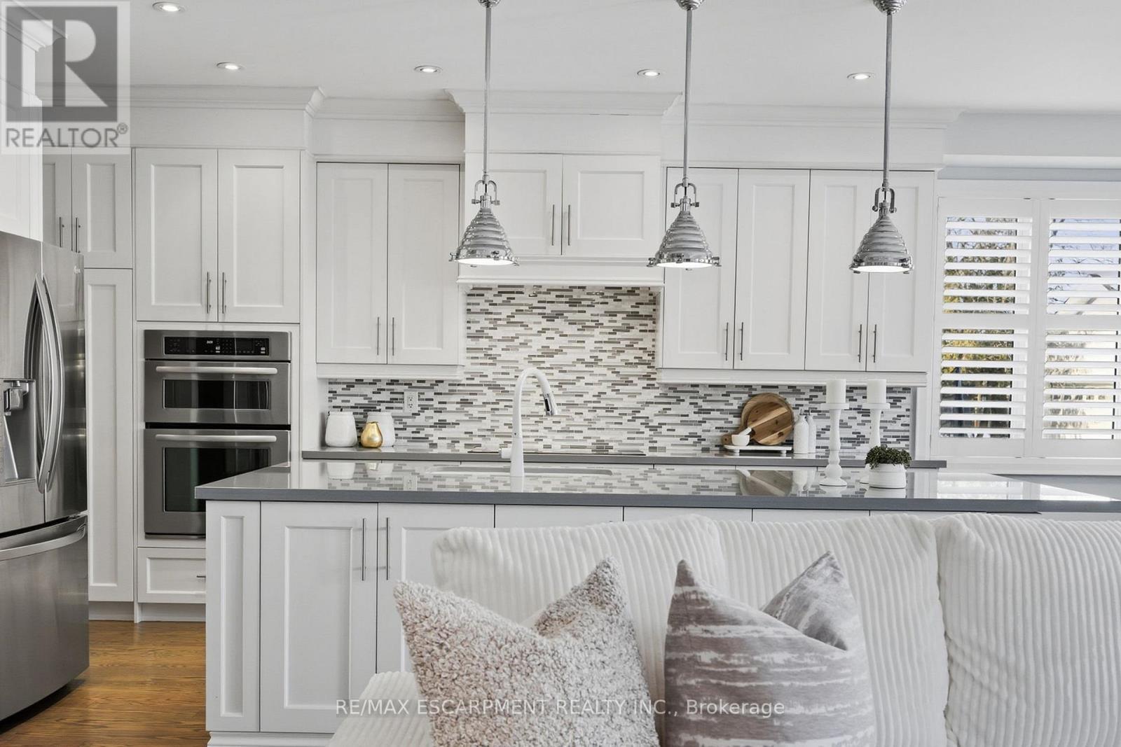 1159 Alexandra Avenue, Mississauga, ON - Indoor Photo Showing Kitchen With Upgraded Kitchen