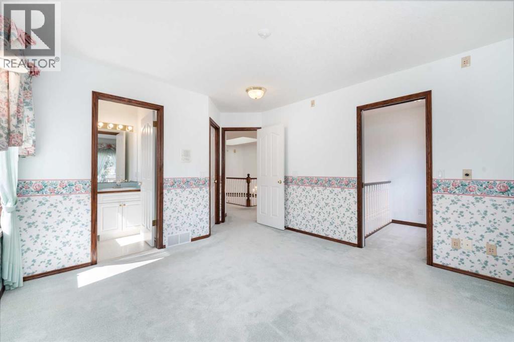 1600 Evergreen Hill Sw, Calgary, AB - Indoor Photo Showing Other Room