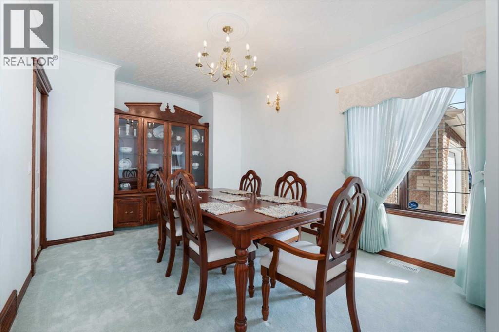 1600 Evergreen Hill Sw, Calgary, AB - Indoor Photo Showing Dining Room