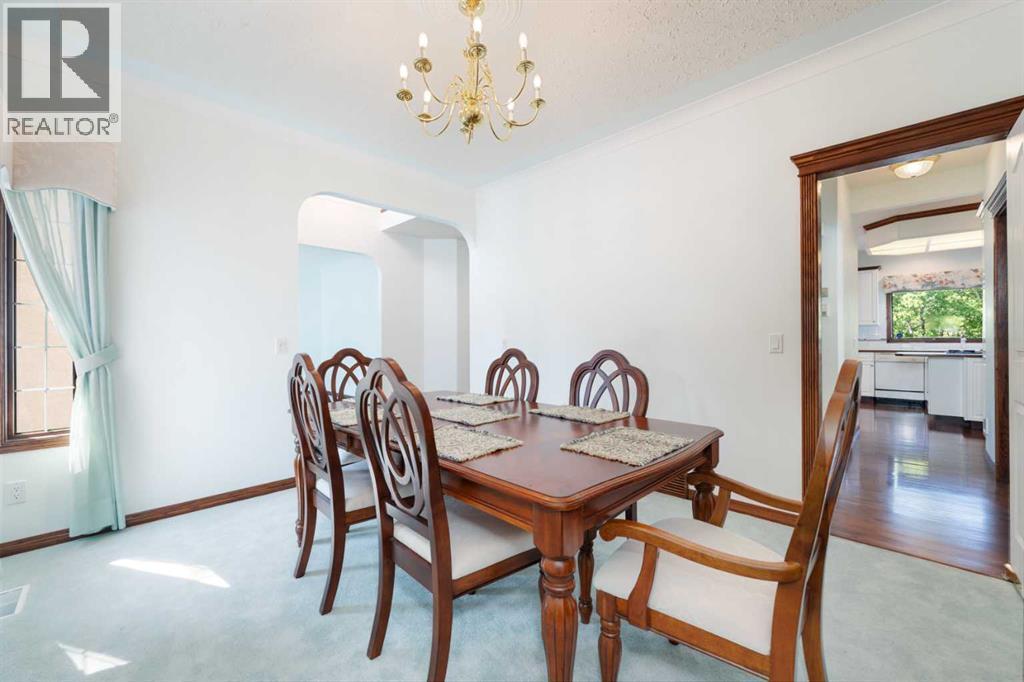1600 Evergreen Hill Sw, Calgary, AB - Indoor Photo Showing Dining Room