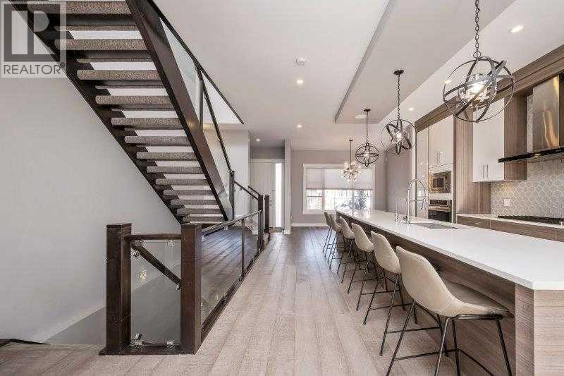 219 19 Avenue Nw, Calgary, AB - Indoor