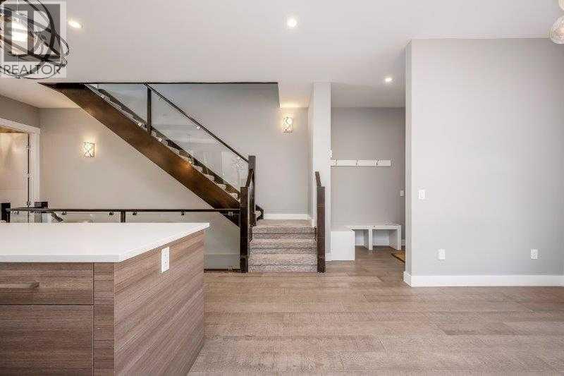 219 19 Avenue Nw, Calgary, AB - Indoor Photo Showing Other Room