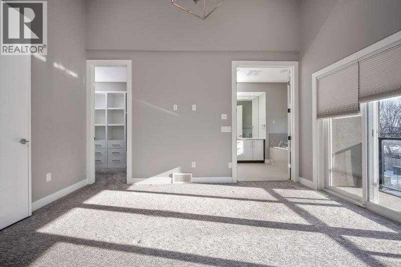 219 19 Avenue Nw, Calgary, AB - Photo Showing Other Room