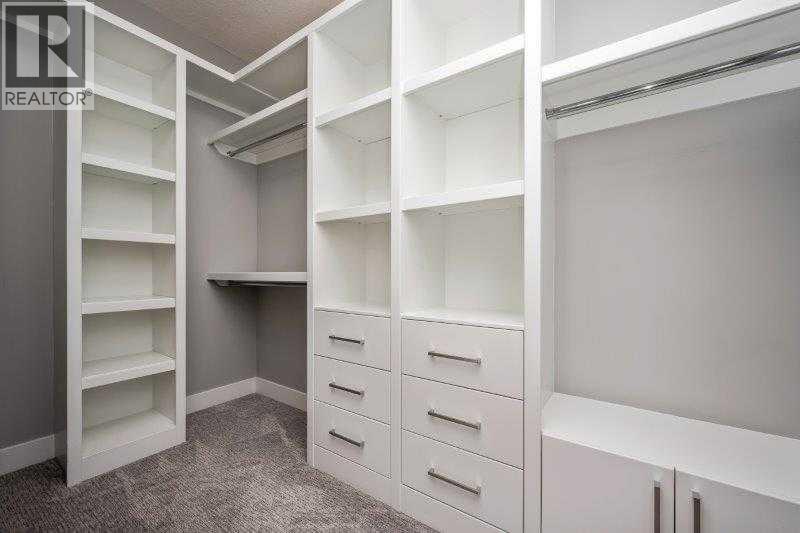 219 19 Avenue Nw, Calgary, AB - Indoor With Storage