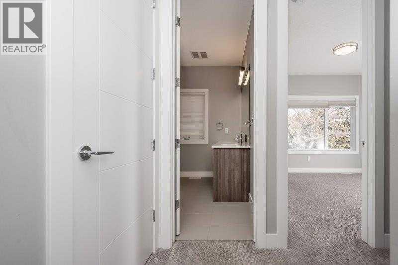 219 19 Avenue Nw, Calgary, AB - Indoor