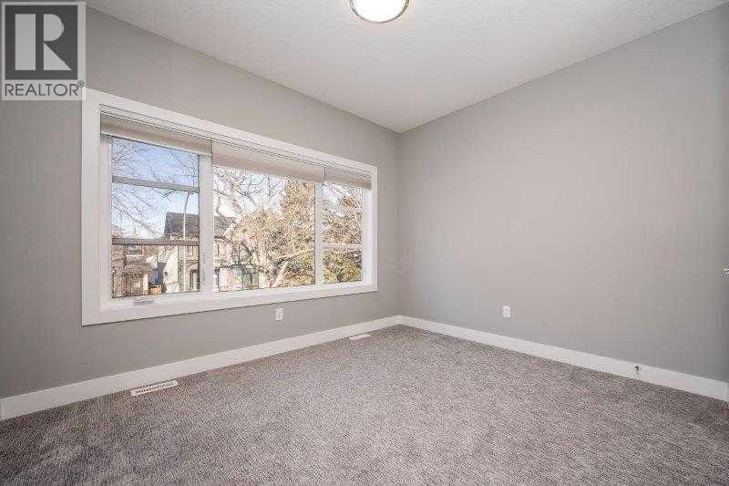 219 19 Avenue Nw, Calgary, AB - Indoor Photo Showing Other Room