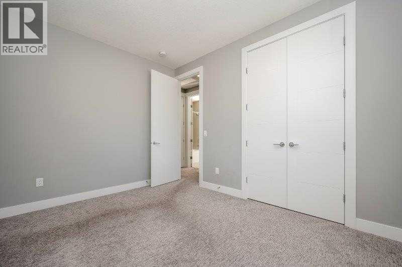 219 19 Avenue Nw, Calgary, AB - Indoor Photo Showing Other Room