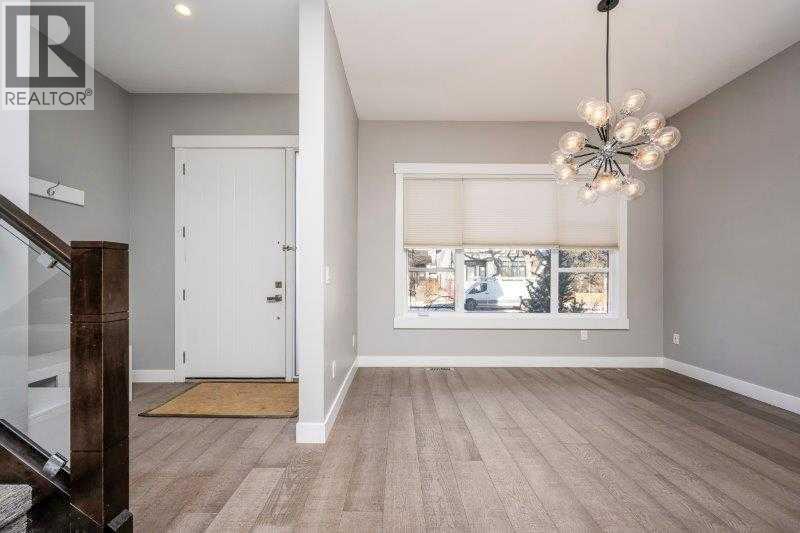 219 19 Avenue Nw, Calgary, AB - Indoor Photo Showing Other Room