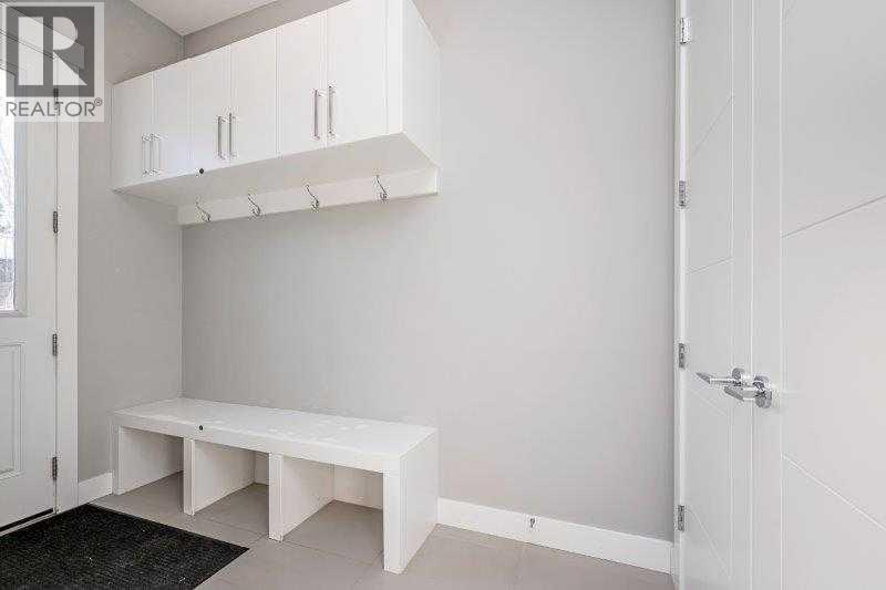 219 19 Avenue Nw, Calgary, AB - Indoor Photo Showing Other Room