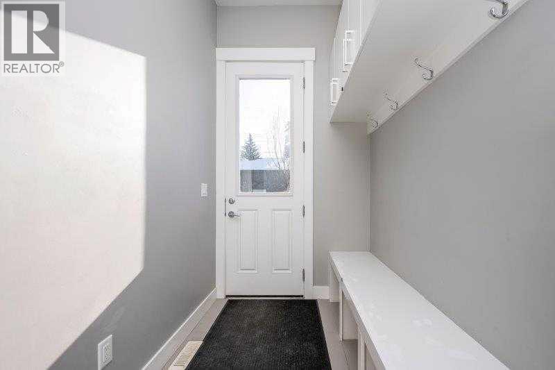 219 19 Avenue Nw, Calgary, AB - Indoor Photo Showing Other Room