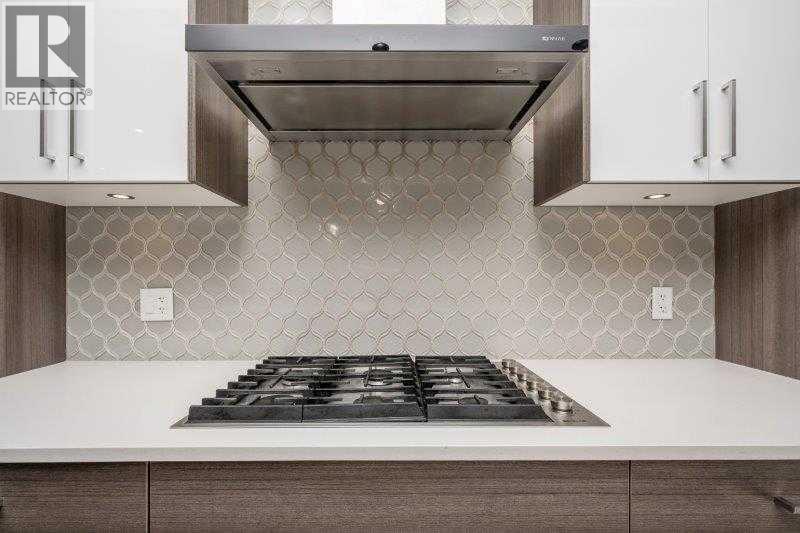 219 19 Avenue Nw, Calgary, AB - Indoor Photo Showing Kitchen With Upgraded Kitchen