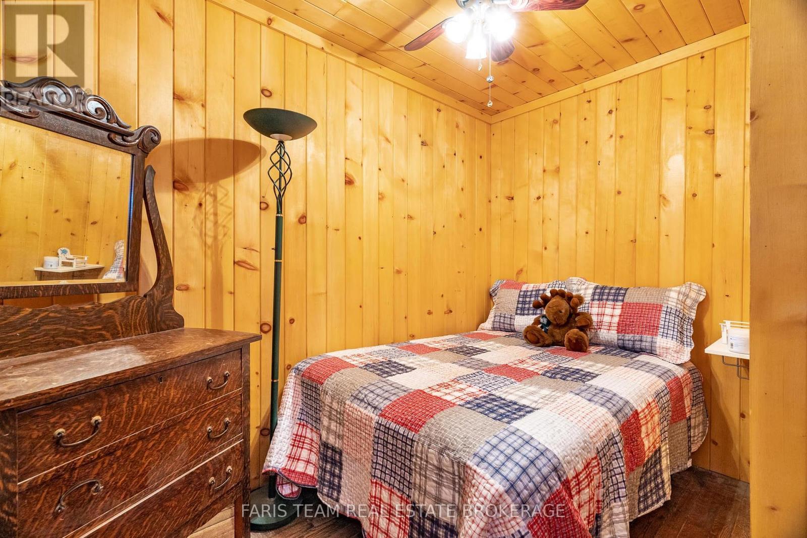 24 Finley Drive, Tiny, ON - Indoor Photo Showing Bedroom