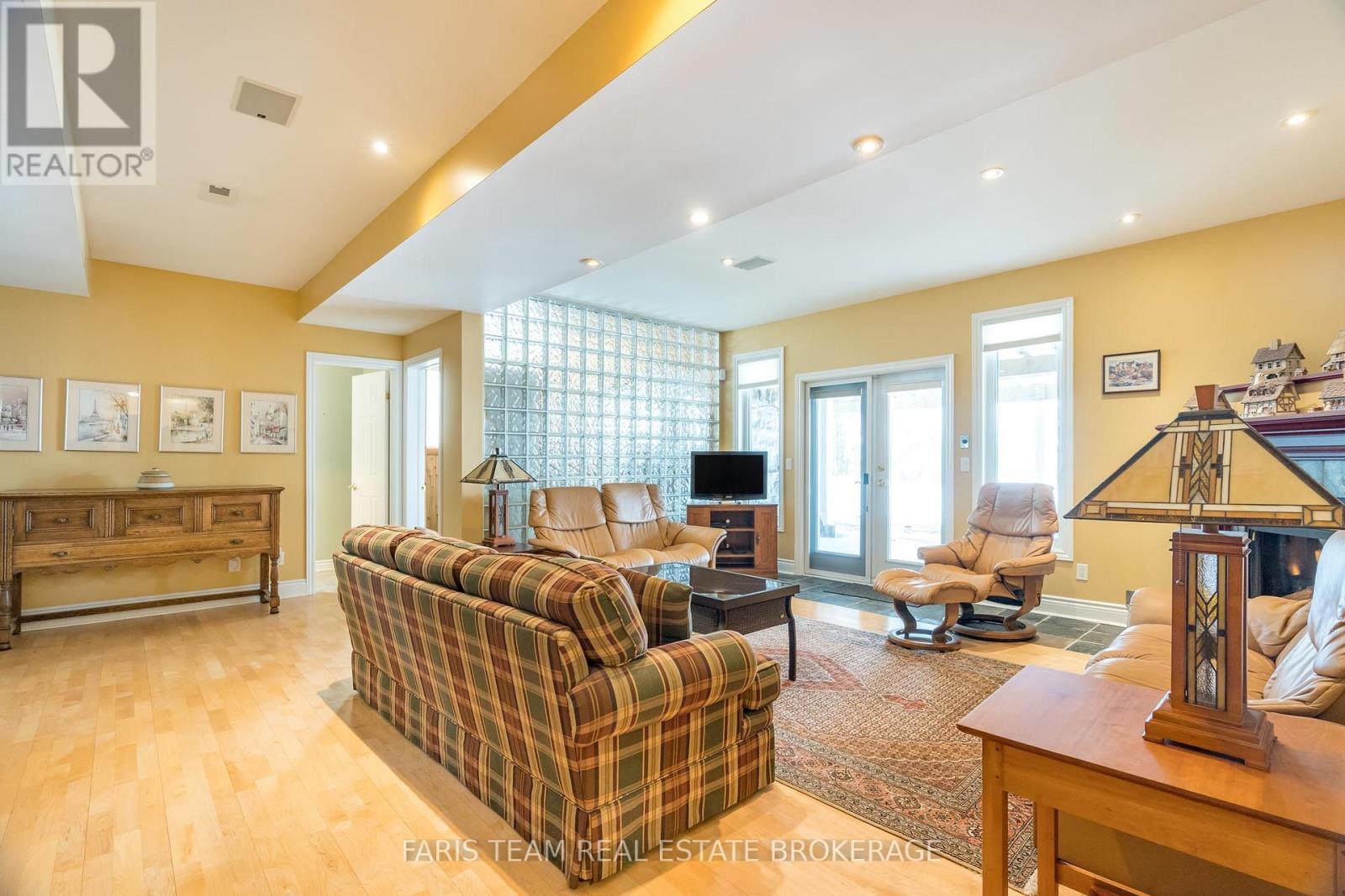 24 Finley Drive, Tiny, ON - Indoor Photo Showing Other Room