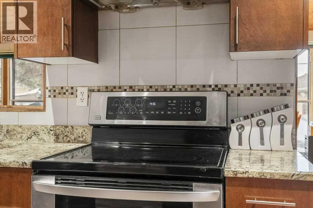 4704 Marbury Place Ne, Calgary, AB - Indoor Photo Showing Kitchen