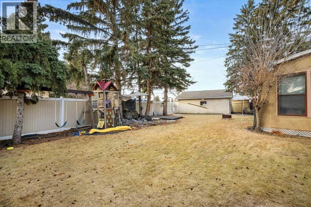 4704 Marbury Place Ne, Calgary, AB - Outdoor