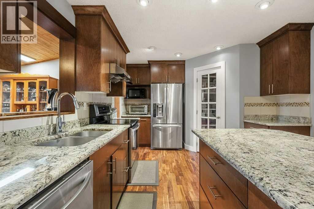 4704 Marbury Place Ne, Calgary, AB - Indoor Photo Showing Kitchen With Stainless Steel Kitchen With Double Sink With Upgraded Kitchen