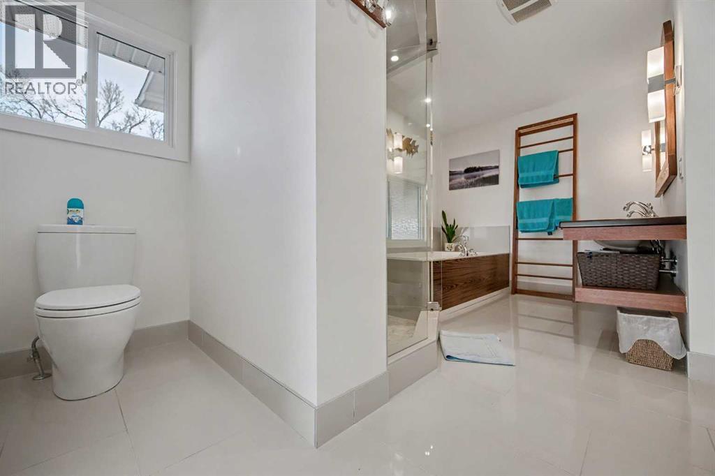 7331 Silver Mead Road Nw, Calgary, AB - Indoor Photo Showing Bathroom