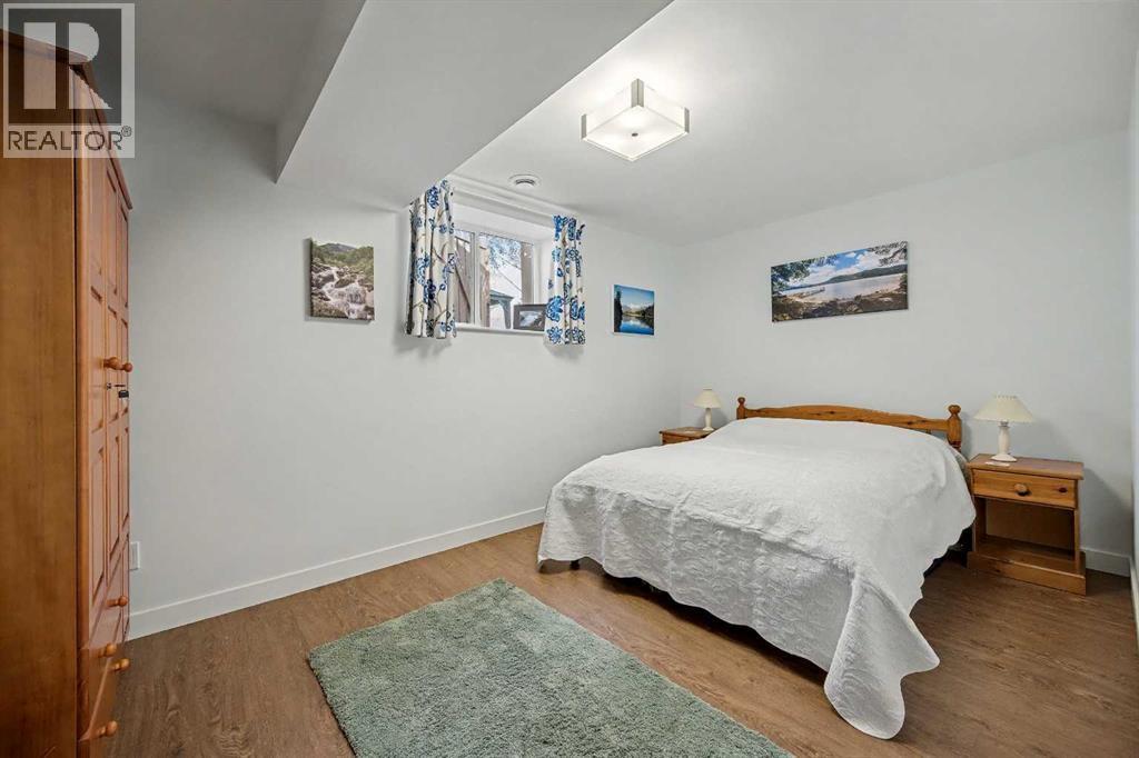 7331 Silver Mead Road Nw, Calgary, AB - Indoor Photo Showing Bedroom