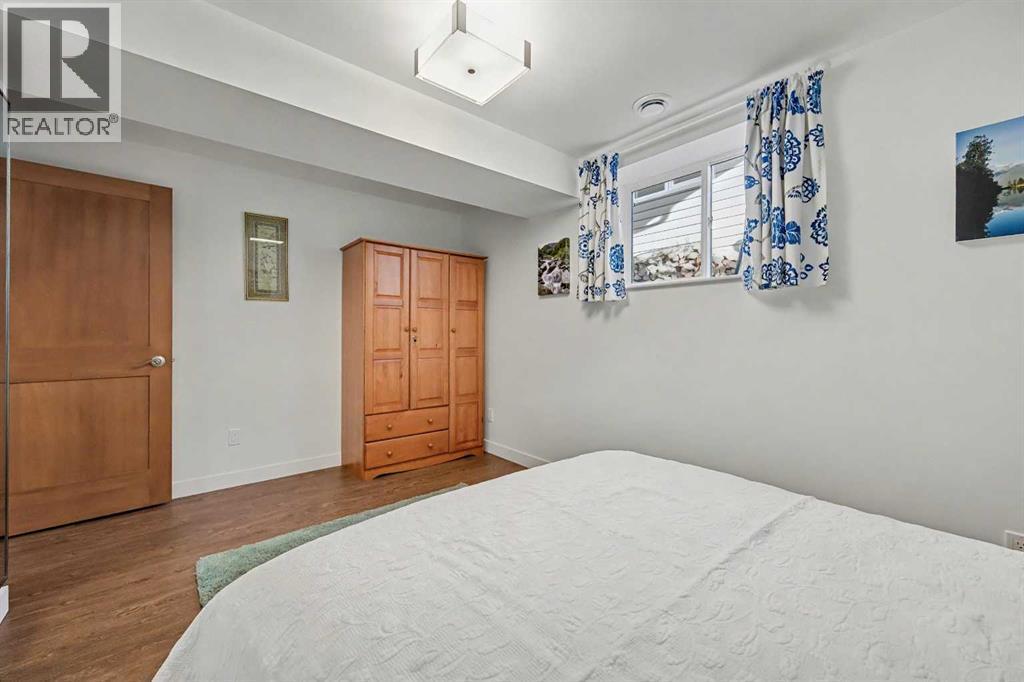 7331 Silver Mead Road Nw, Calgary, AB - Indoor Photo Showing Bedroom