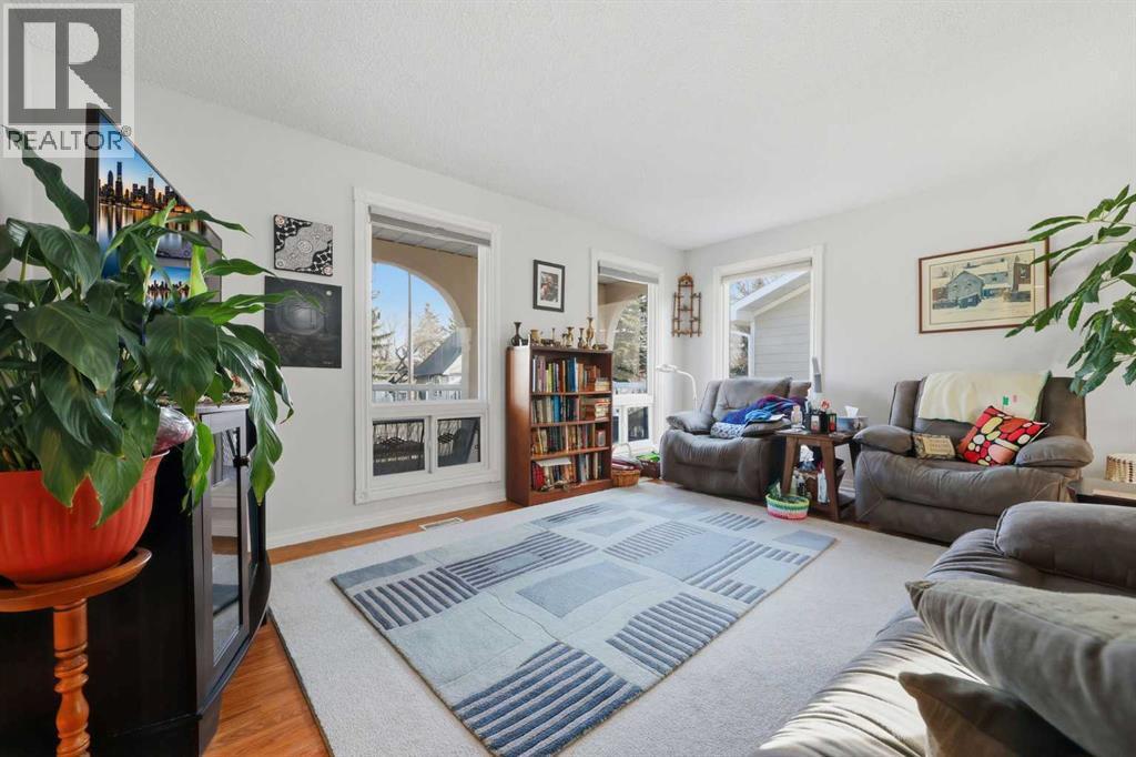 63 Huntmeadow Road Ne, Calgary, AB - Indoor Photo Showing Living Room