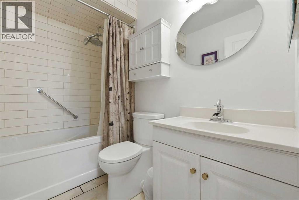 63 Huntmeadow Road Ne, Calgary, AB - Indoor Photo Showing Bathroom