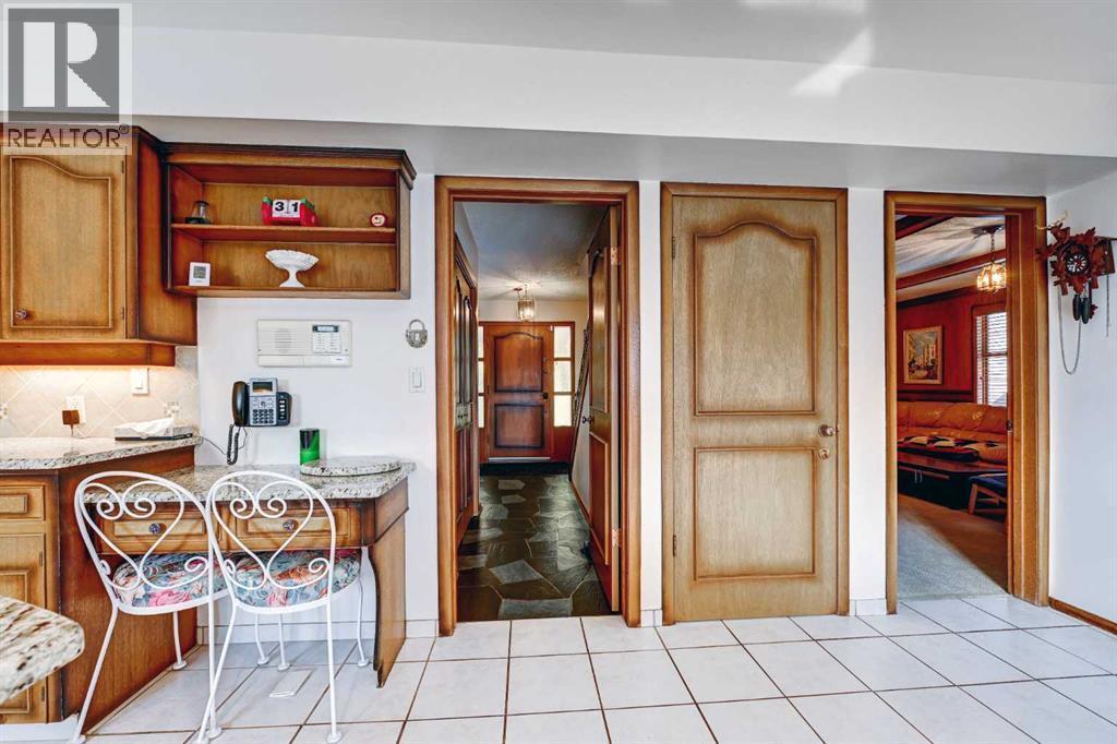 1111 Beverley Boulevard Sw, Calgary, AB - Indoor