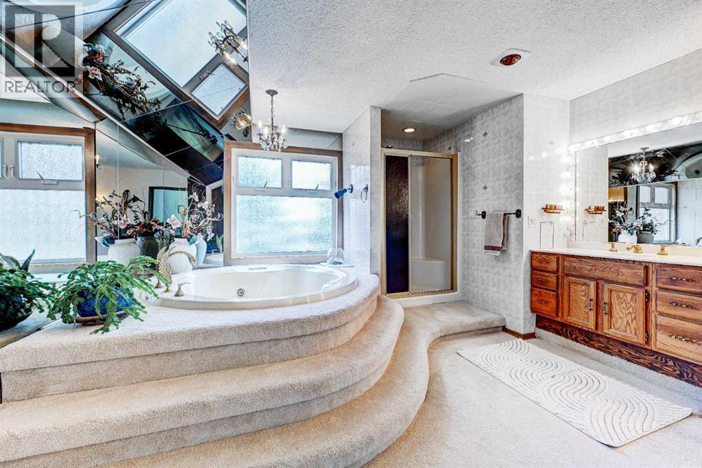 1111 Beverley Boulevard Sw, Calgary, AB - Indoor Photo Showing Bathroom