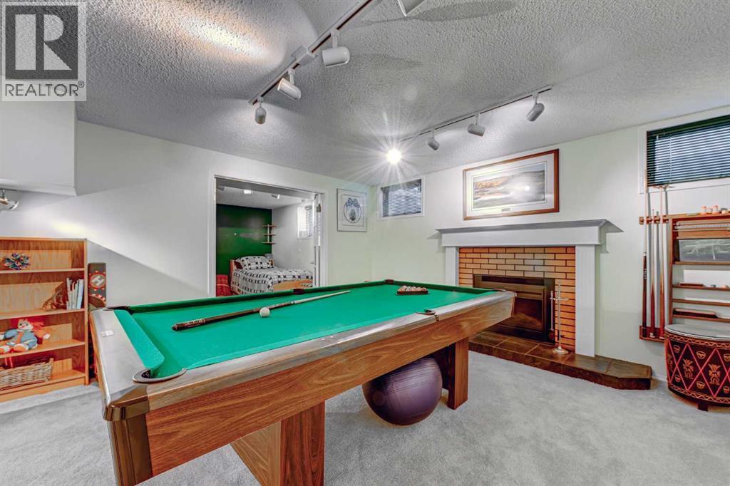 1111 Beverley Boulevard Sw, Calgary, AB - Indoor Photo Showing Other Room