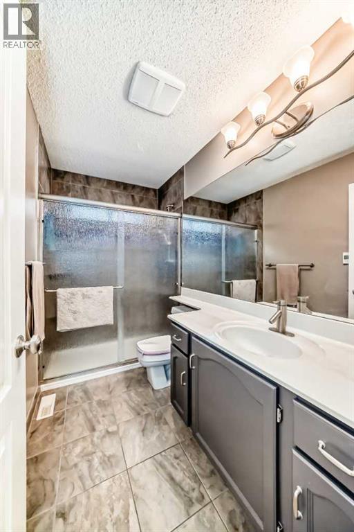 668 Scimitar Bay Nw, Calgary, AB - Indoor Photo Showing Bathroom