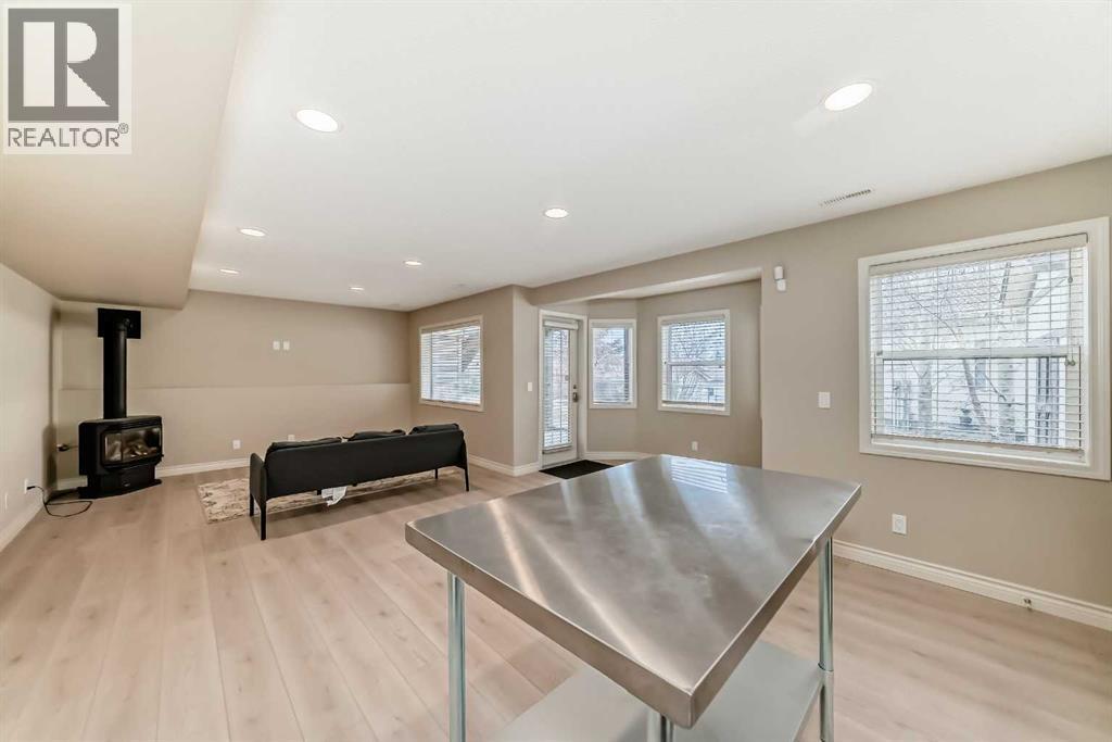 668 Scimitar Bay Nw, Calgary, AB - Indoor