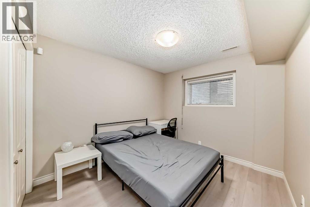 668 Scimitar Bay Nw, Calgary, AB - Indoor Photo Showing Bedroom